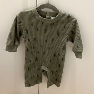 Grayson Collective - waffle Long Sleeve Green Pine Tree Print onesie 6-9 months